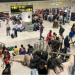 ಇಂಡಿಗೋ ಬಿಕ್ಕಟ್ಟು: ಇತರ ವಿಮಾನಗಳಲ್ಲಿ ಟಿಕೆಟ್ ದರ ಏರಿಕೆ- ಪ್ರಯಾಣಿಕರಿಗೆ ಸಂಕಷ್ಟ